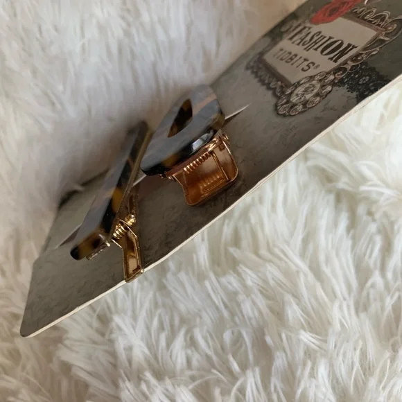 Brown and black tortoise print hair clips new - Picture 5 of 7